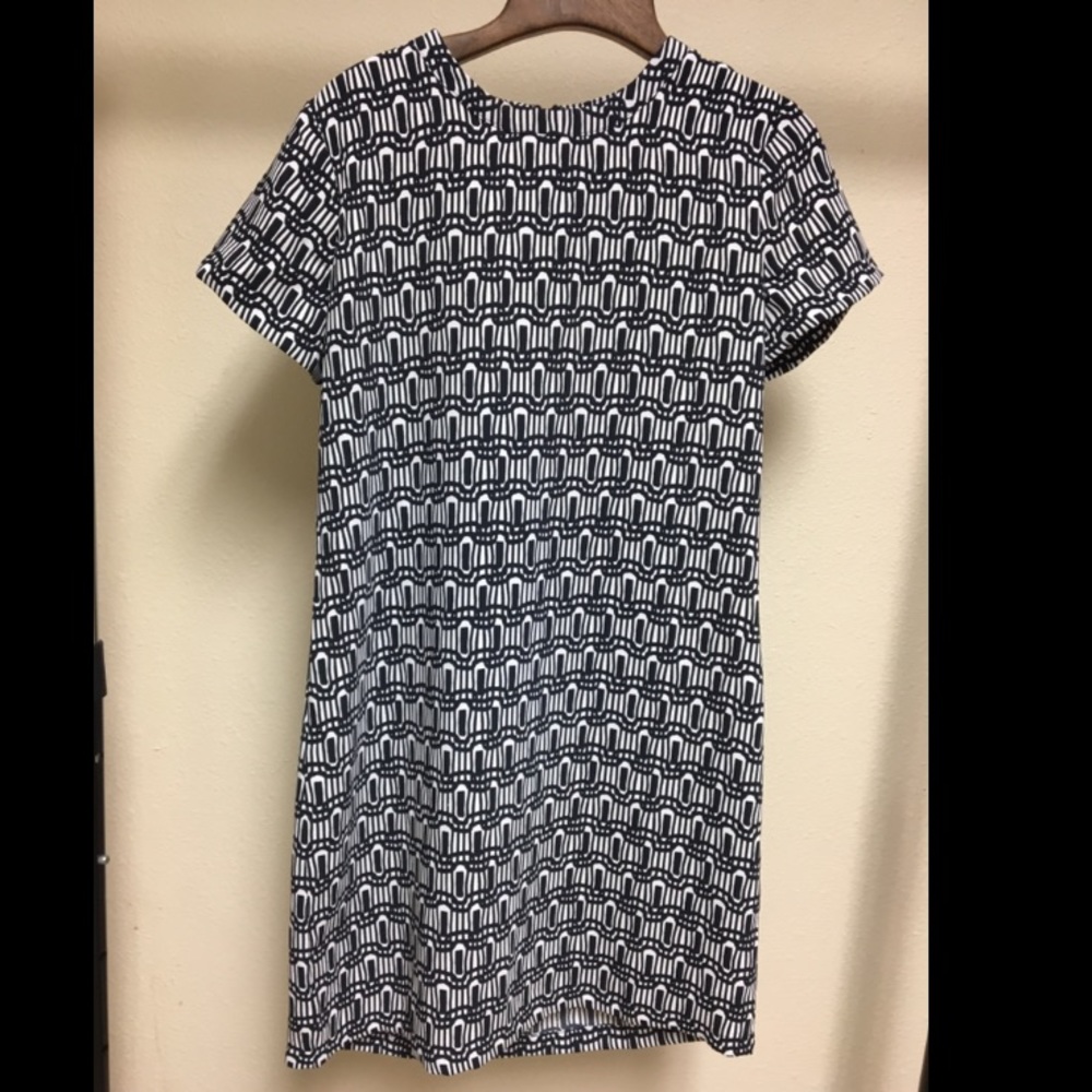 Adrienne Vittadini Size 4 Dress